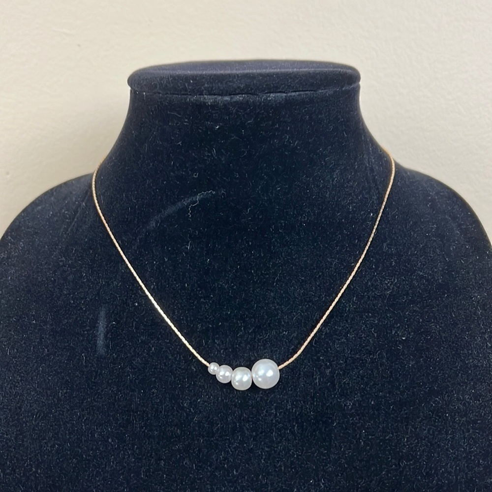 𝅺NWT faux pearl necklace - Picture 6 of 8
